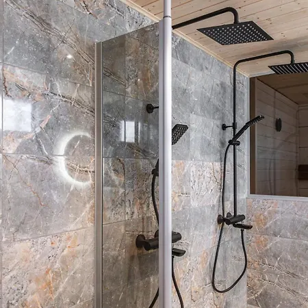 Villa Raikas, Northern Lights, & Lake, Free Wifi, Vuosseli Ruka *